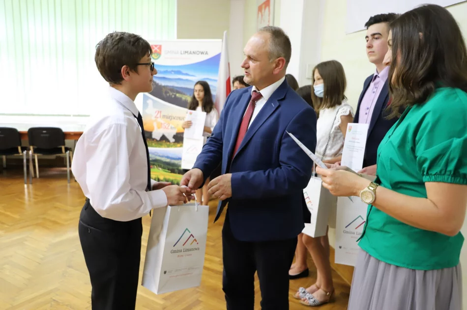 Nagrodzono najlepszych uczniów w roku szkolnym 2020/2021 - zdjęcie 20