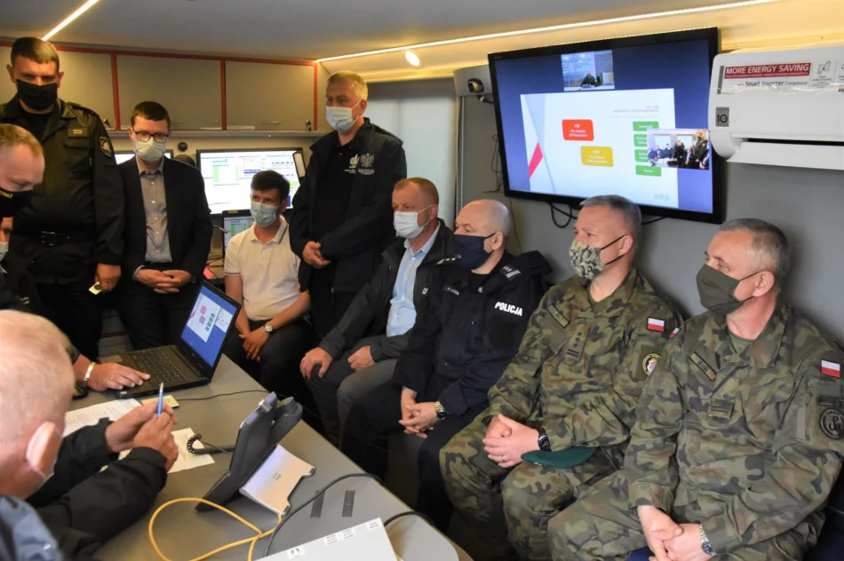 Premier Mateusz Morawiecki: straty po przejściu trąby powietrznej robią gigantyczne wrażenie - zdjęcie 2