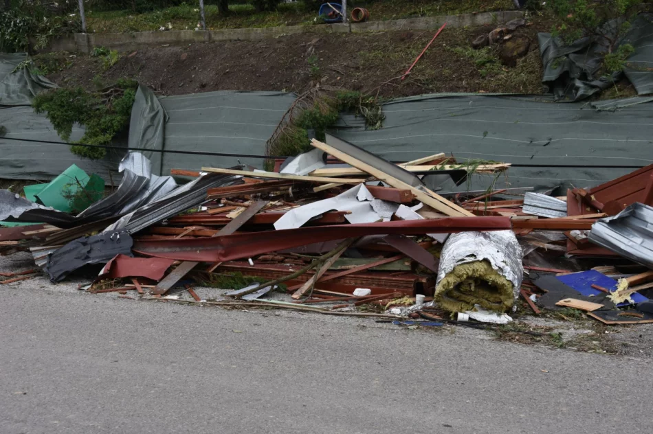 Premier Mateusz Morawiecki: straty po przejściu trąby powietrznej robią gigantyczne wrażenie - zdjęcie 5