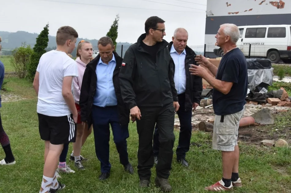 Premier Mateusz Morawiecki: straty po przejściu trąby powietrznej robią gigantyczne wrażenie - zdjęcie 9
