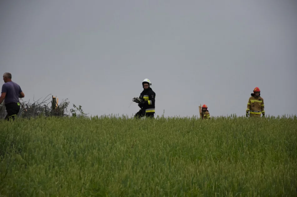 Premier Mateusz Morawiecki: straty po przejściu trąby powietrznej robią gigantyczne wrażenie - zdjęcie 14