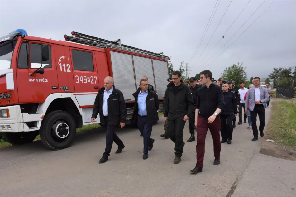 Premier Mateusz Morawiecki: straty po przejściu trąby powietrznej robią gigantyczne wrażenie - zdjęcie 15