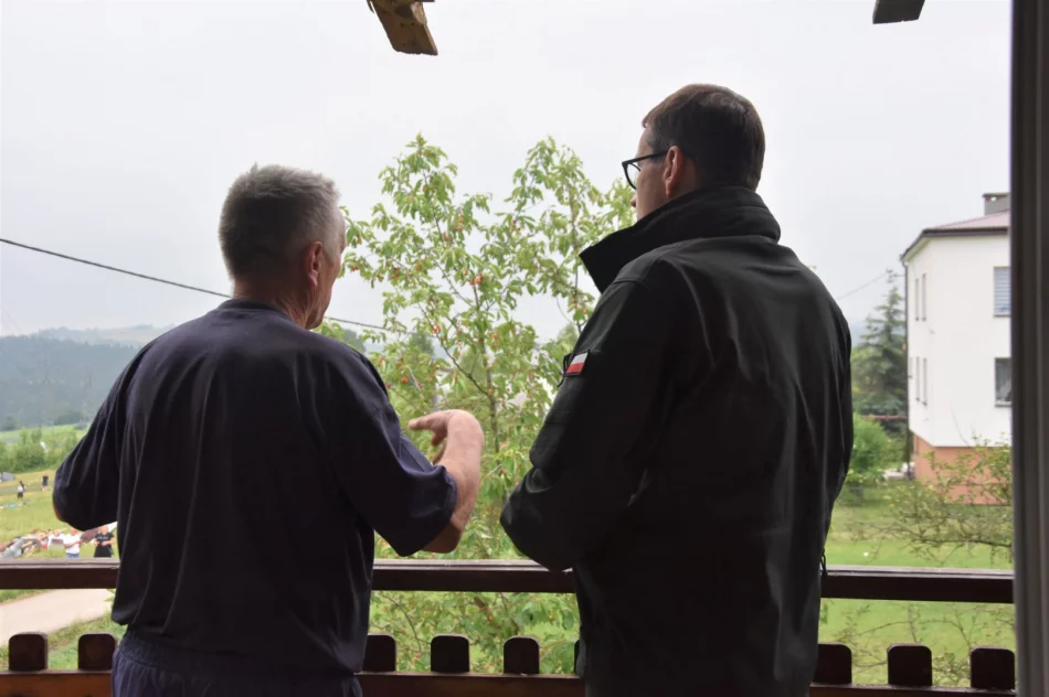 Premier Mateusz Morawiecki: straty po przejściu trąby powietrznej robią gigantyczne wrażenie - zdjęcie 20