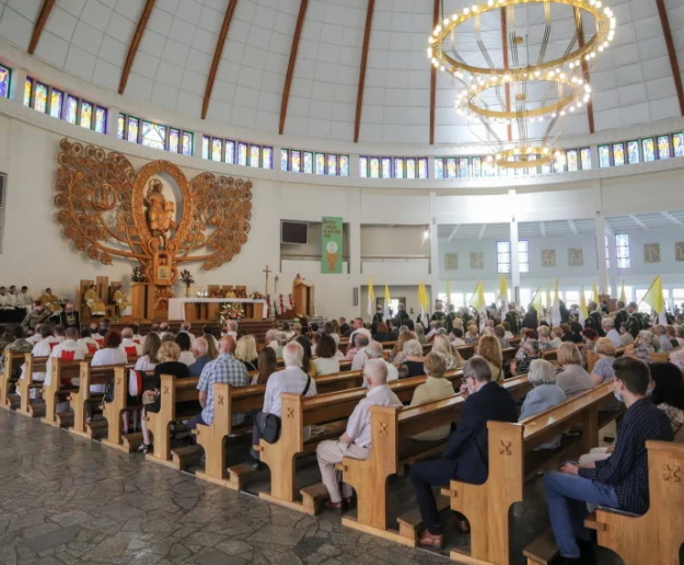 Państwo nie ma schronów, więc puka do drzwi Kościoła - zdjęcie główne