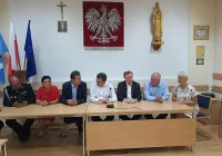 Przedstawiciele władz odwiedzili gminę, która ucierpiała w wyniku gradobicia - zdjęcie główne