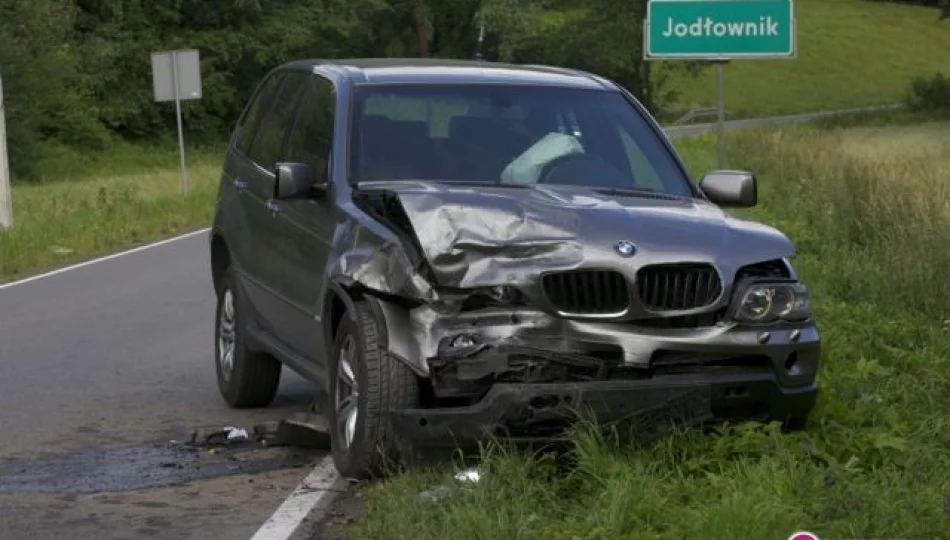 Zderzenie land rovera z bmw - zdjęcie 1