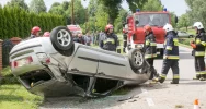 Dachowanie fiata, 3 osoby poszkodwane - zdjęcie 2