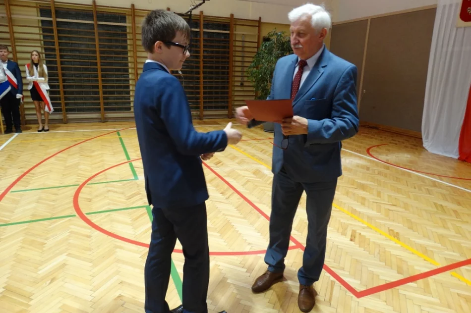 Uczniowie miejskich szkół z nagrodami za osiągnięcia - zdjęcie 12