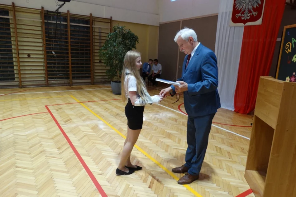 Uczniowie miejskich szkół z nagrodami za osiągnięcia - zdjęcie 13
