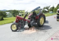 Zderzenie ciągnika z samochodem - zdjęcie główne