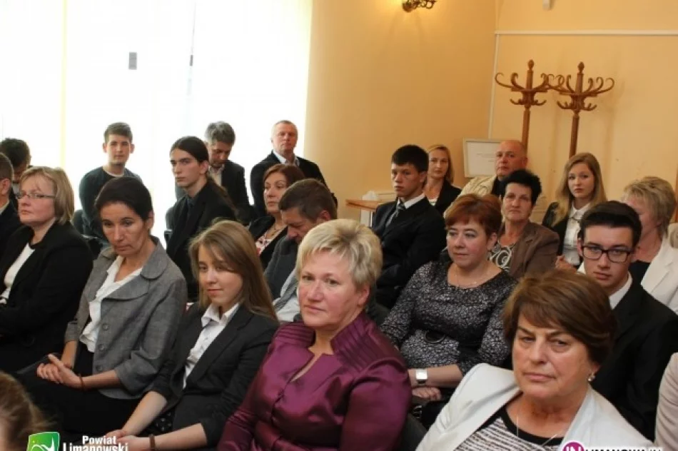 Licealiści nagrodzeni przez powiat - zdjęcie 3