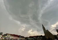 Synoptyk IMGW: we wtorek wracają upały. Wydano ostrzeżenie: burze z gradem - zdjęcie główne