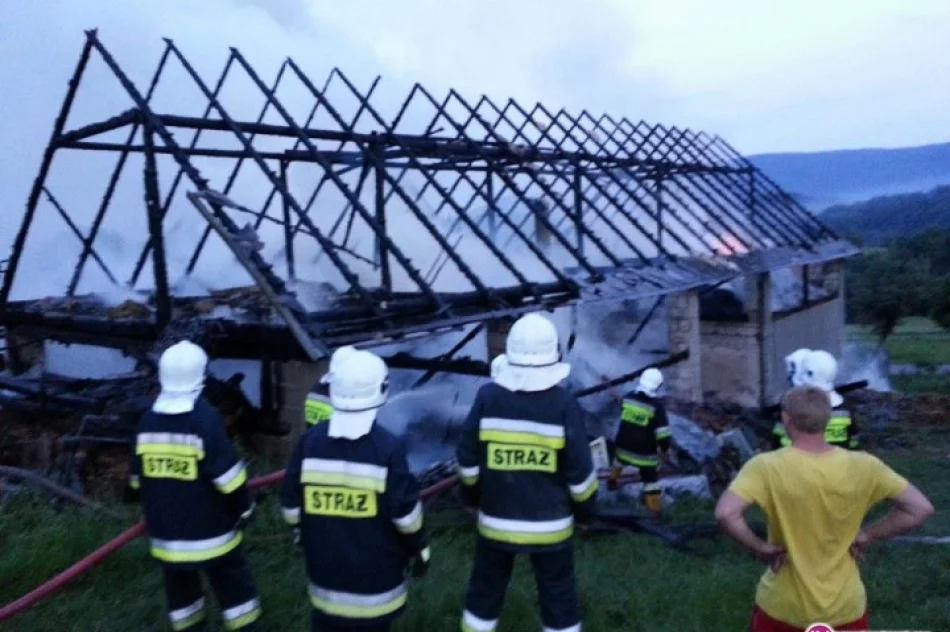 Spłonęła stodoła. Uratowano dom - zdjęcie 2