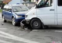 Zderzenie na skrzyżowaniu - zdjęcie główne