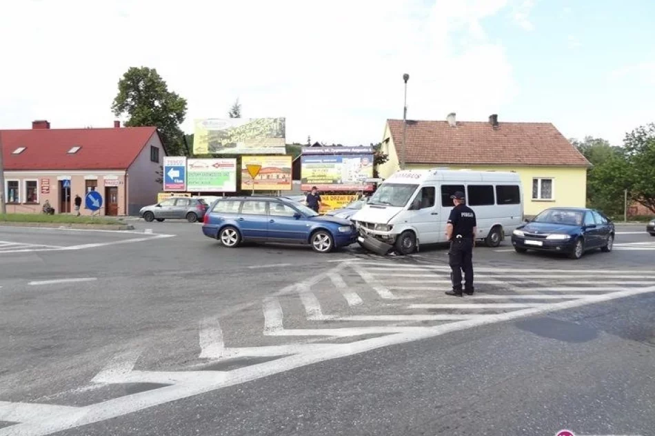 Zderzenie na skrzyżowaniu - zdjęcie 2