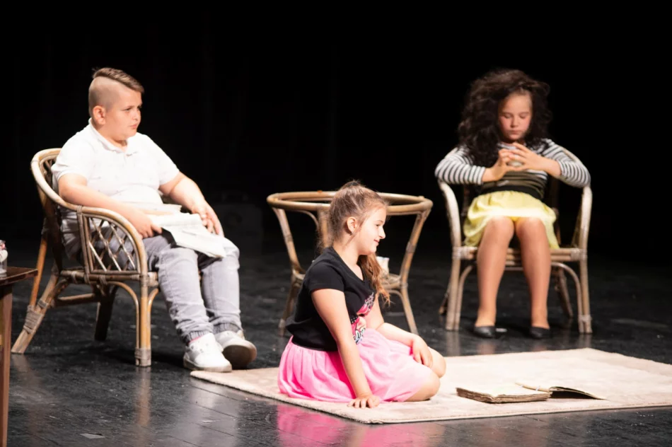 Aktorskie sukcesy uczniów Szkoły Podstawowej Nr 2 w Męcinie - zdjęcie 3