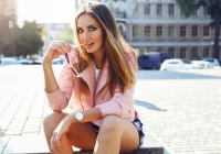 Krótkie spodenki damskie - najmodniejsze stylizacje na lato - zdjęcie główne