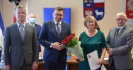 Wojewoda gościł na sesji - wręczył odznaczenie i oglądał inwestycje - zdjęcie 3