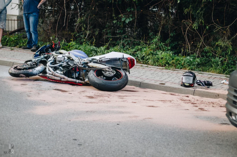 Zderzenie samochodu i motocykla - zdjęcie 2