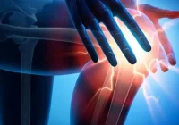 Reumatoidalne Zapalenie Stawów zwykle dopada znienacka. Jakie ma objawy? - zdjęcie główne