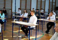 Znane wyniki egzaminu ósmoklasistów. Szkoły w powiecie powyżej średniej w kraju  - zdjęcie główne