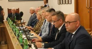 Słowa uznania i słowa krytyki. Niejednogłośne wotum zaufania i absolutorium - zdjęcie 5