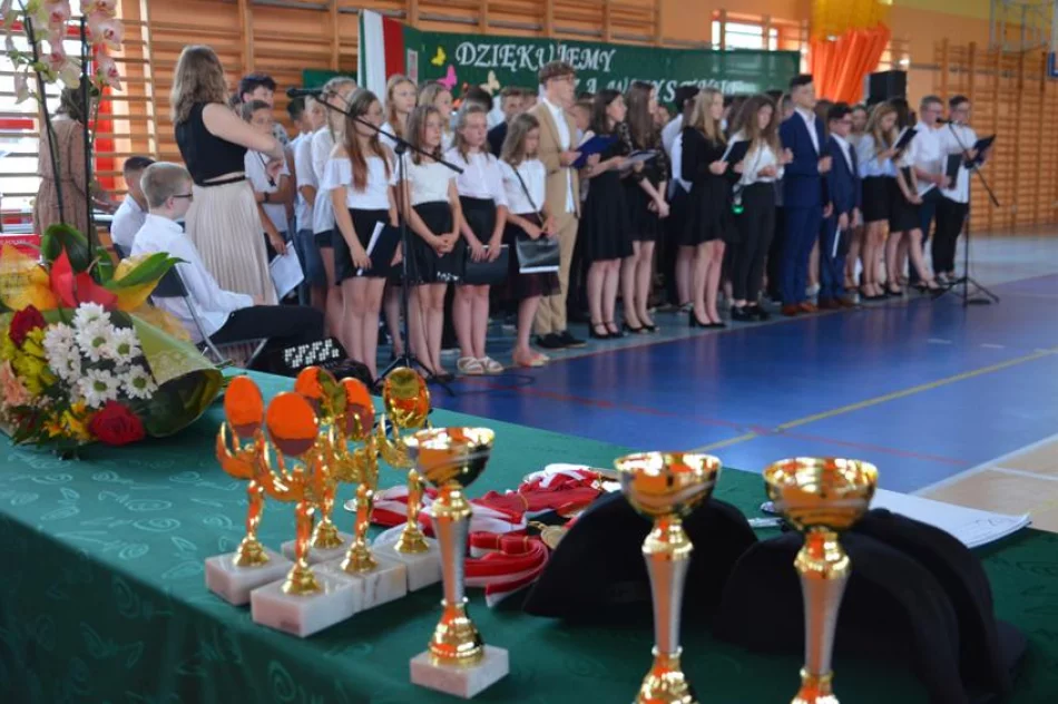 Uczniowie nagrodzeni za dokonania - zdjęcie 6