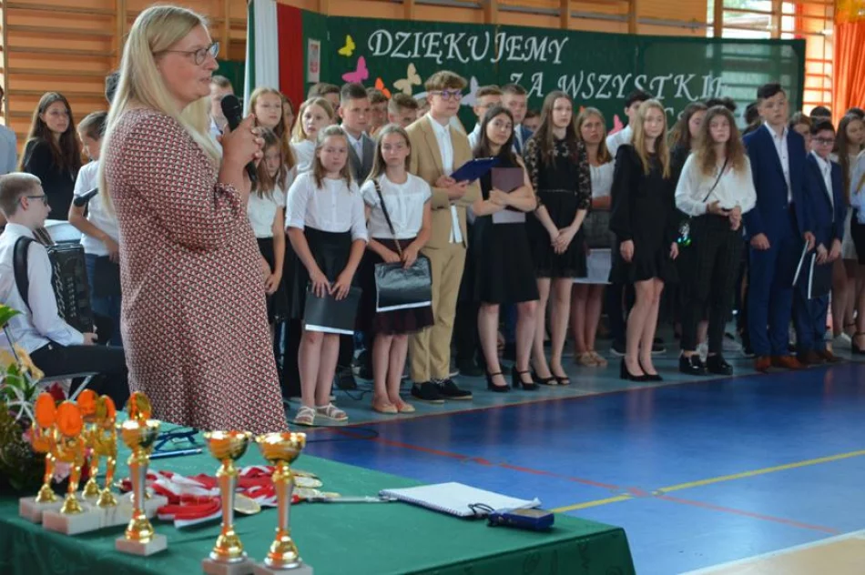 Uczniowie nagrodzeni za dokonania - zdjęcie 8