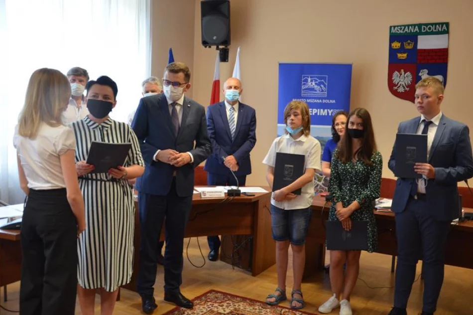 Uczniowie nagrodzeni za dokonania - zdjęcie 15