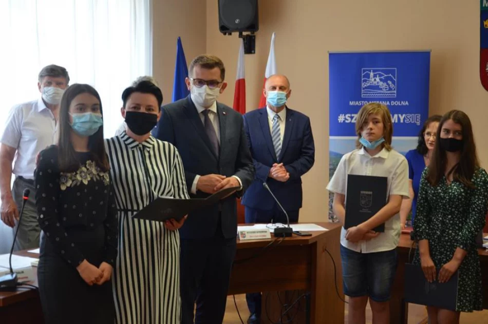 Uczniowie nagrodzeni za dokonania - zdjęcie 16