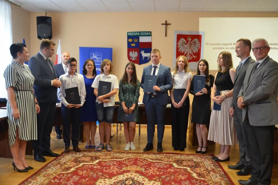 Uczniowie nagrodzeni za dokonania - zdjęcie 19