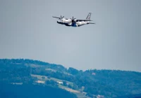 Rekonstrukcja i podniebne pokazy na 77. rocznicę - zdjęcie główne