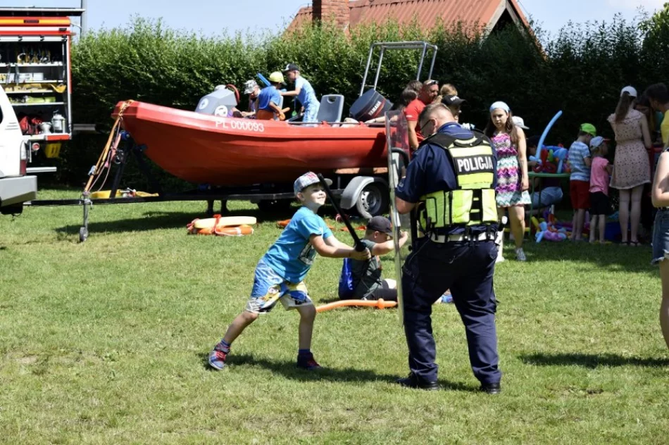Podczas zabawy rozmawiali o bezpieczeństwie z dziećmi z ośrodka adopcyjnego - zdjęcie 4