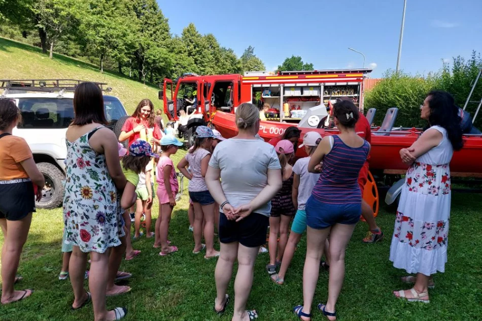 Podczas zabawy rozmawiali o bezpieczeństwie z dziećmi z ośrodka adopcyjnego - zdjęcie 5