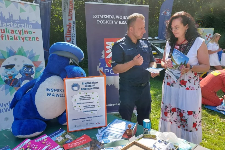 Podczas zabawy rozmawiali o bezpieczeństwie z dziećmi z ośrodka adopcyjnego - zdjęcie 6