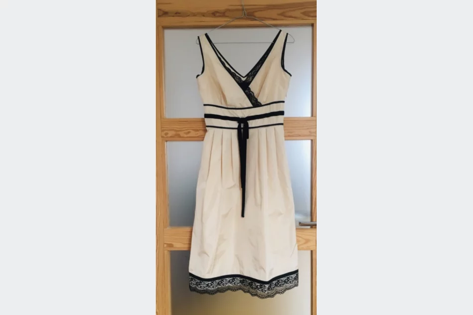 Kremowa, delikatna sukienka firmy Simple - zdjęcie 1