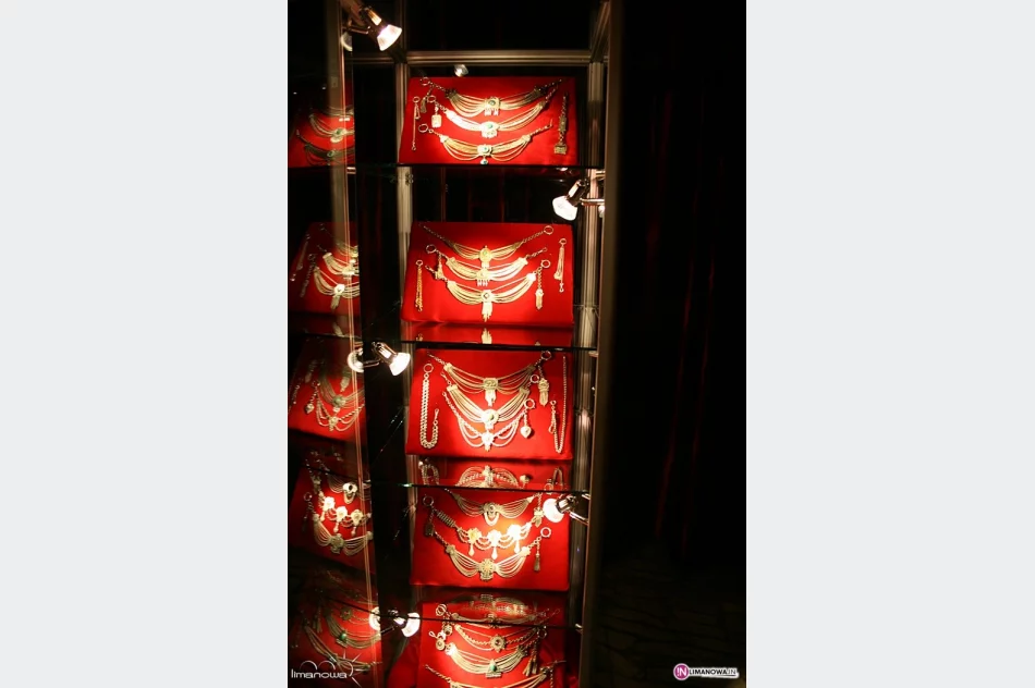 Otwarto niezwykłą wystawę dewizek - zdjęcie 4