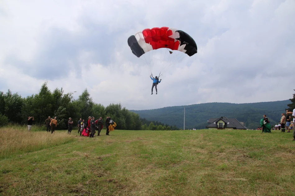 Widowiskowa inscenizacja na rocznicę alianckich zrzutów - zdjęcie 3