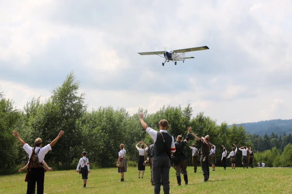 Widowiskowa inscenizacja na rocznicę alianckich zrzutów - zdjęcie 5
