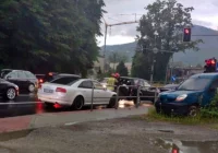 Zderzyły się trzy samochody, okoliczności zdarzenia wyjaśnia policja - zdjęcie główne