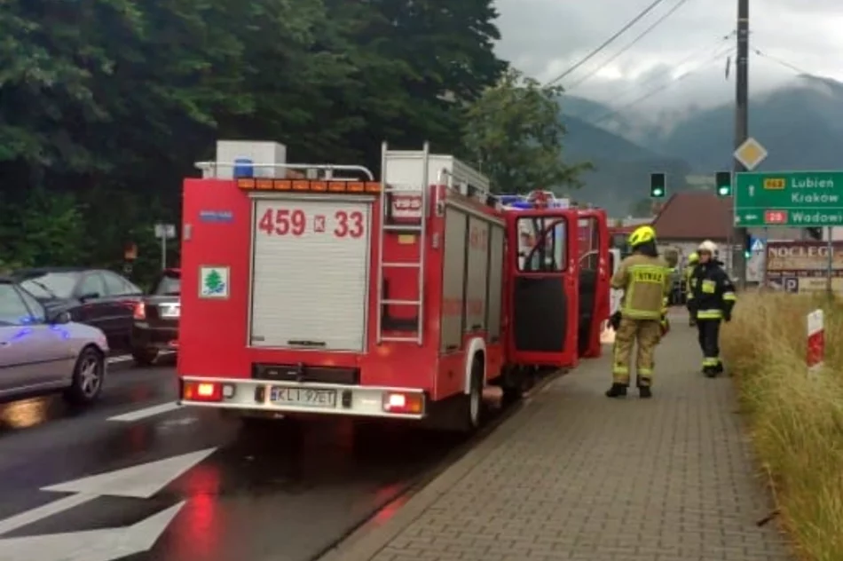Zderzyły się trzy samochody, okoliczności zdarzenia wyjaśnia policja - zdjęcie 2
