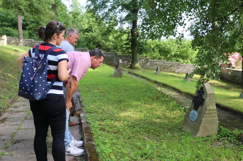 Delegacja z Węgier odwiedziła cmentarz wojenny na Jabłońcu - zdjęcie 5