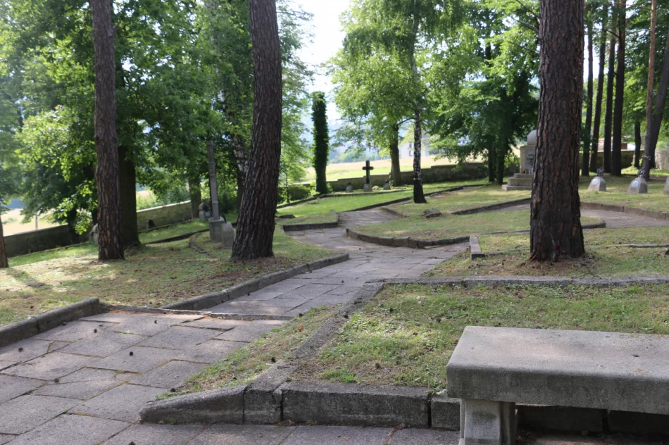 Delegacja z Węgier odwiedziła cmentarz wojenny na Jabłońcu - zdjęcie 7