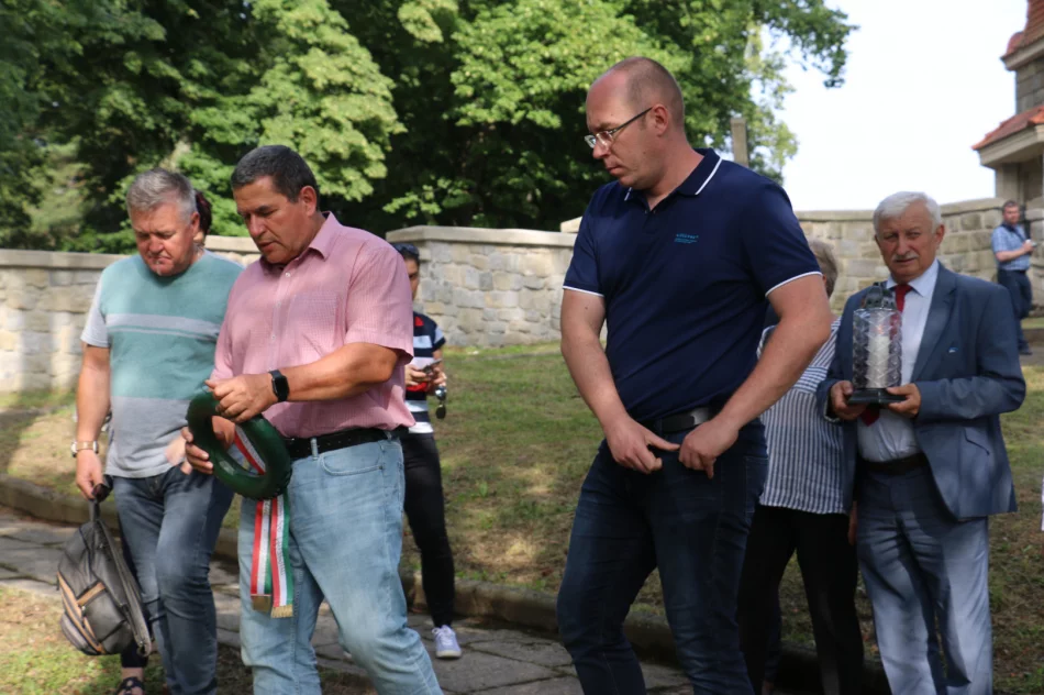 Delegacja z Węgier odwiedziła cmentarz wojenny na Jabłońcu - zdjęcie 9
