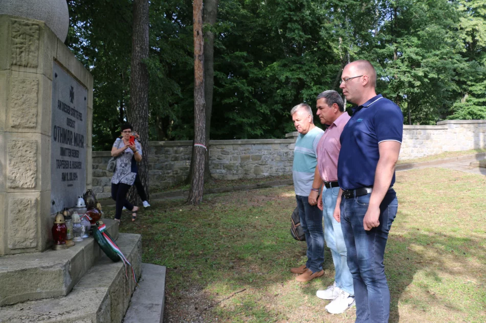 Delegacja z Węgier odwiedziła cmentarz wojenny na Jabłońcu - zdjęcie 10