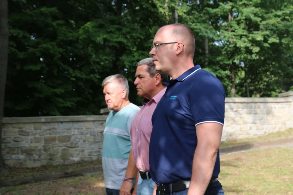 Delegacja z Węgier odwiedziła cmentarz wojenny na Jabłońcu - zdjęcie 11