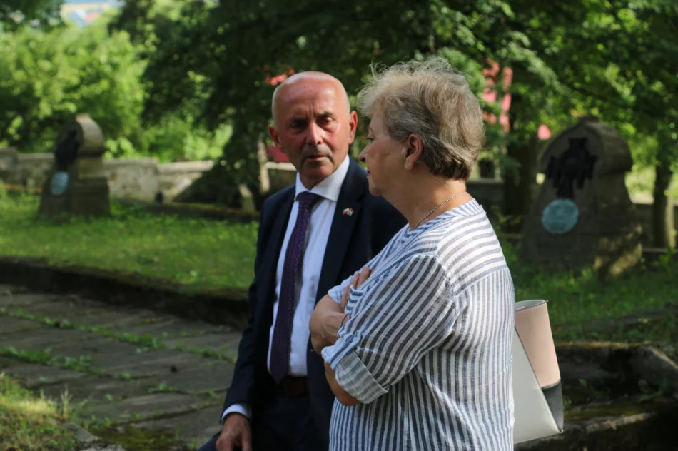 Delegacja z Węgier odwiedziła cmentarz wojenny na Jabłońcu - zdjęcie 16