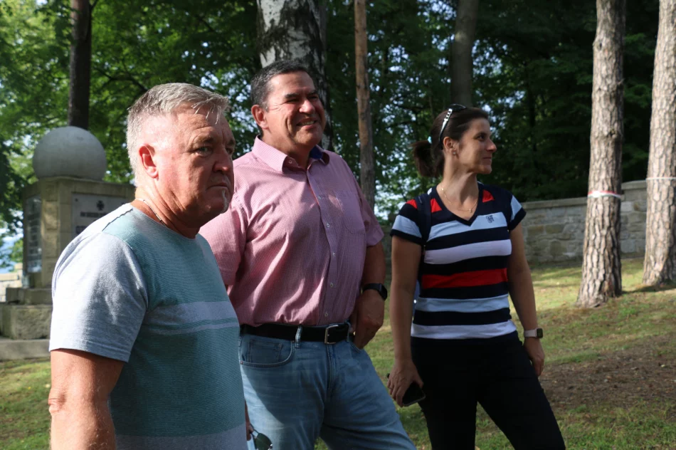 Delegacja z Węgier odwiedziła cmentarz wojenny na Jabłońcu - zdjęcie 19