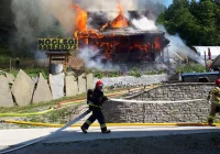 Spłonął drewniany dom - trwa zbiórka na rzecz pogorzelców - zdjęcie główne