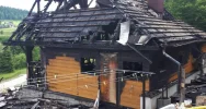 Spłonął drewniany dom - trwa zbiórka na rzecz pogorzelców - zdjęcie 2